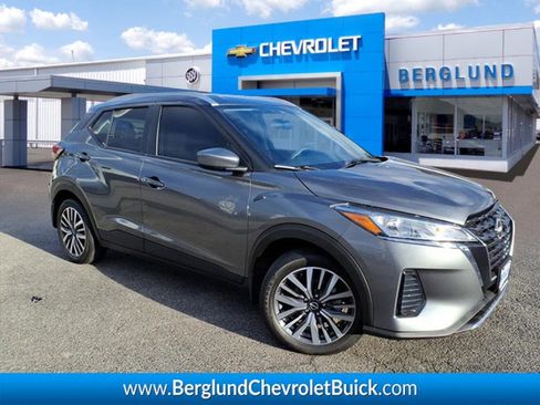 Used 2024 Nissan Kicks SV image 1