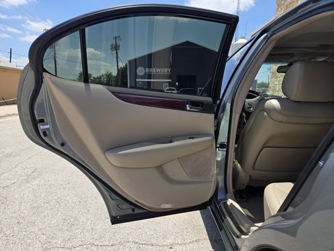Used 2003 Lexus ES 330 FWD image 6
