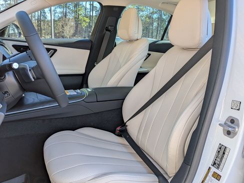 New 2026 Mercedes-Benz E 450 4MATIC Sedan image 16