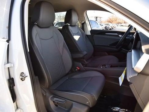 New 2026 Volkswagen Tiguan SE image 19