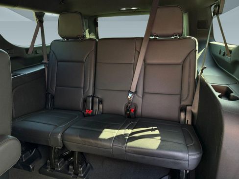 Used 2025 GMC Yukon XL Denali AWD/4WD image 21