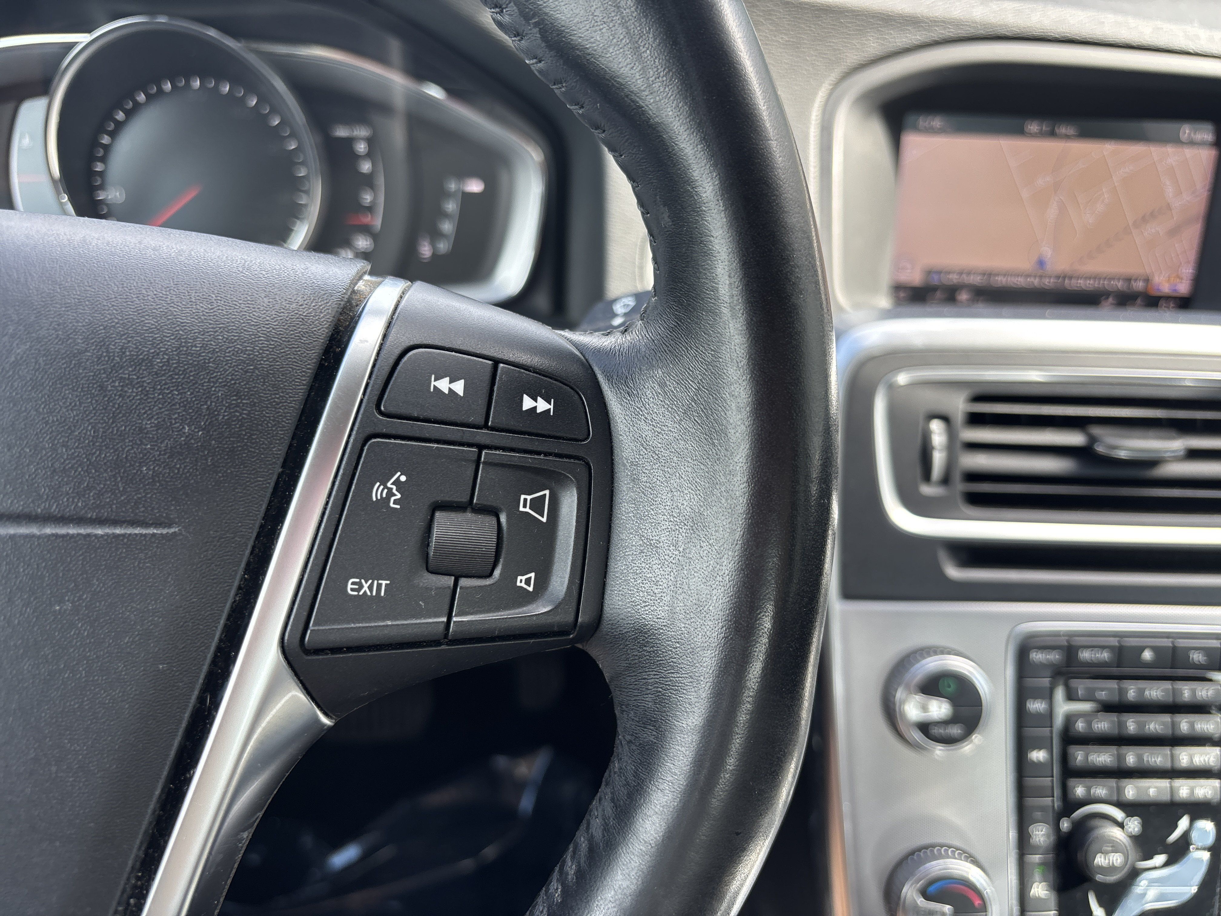 Used 2018 Volvo S60 T5 Dynamic w/ Vision Package FWD image 28