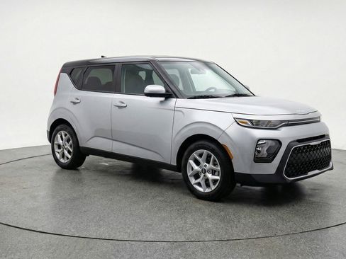 Used 2025 Kia Soul LX w/ LX Technology Package FWD image 1