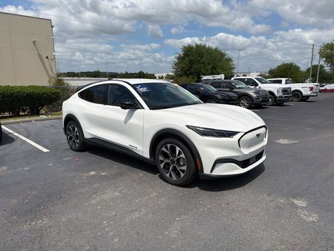 Used 2025 Ford Mustang Mach-E Select w/ Comfort Package Lite image 1