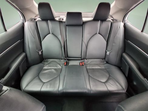 Used 2019 Toyota Camry XSE FWD image 18