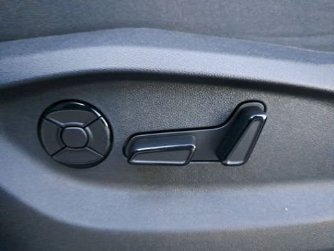 New 2026 Volkswagen Tiguan SE FWD image 26