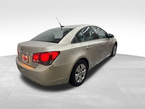 Used 2014 Chevrolet Cruze LS image 4