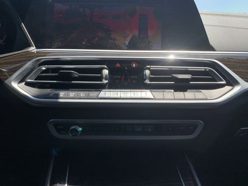 Used 2020 BMW X7 xDrive40i w/ Premium Package AWD/4WD image 29