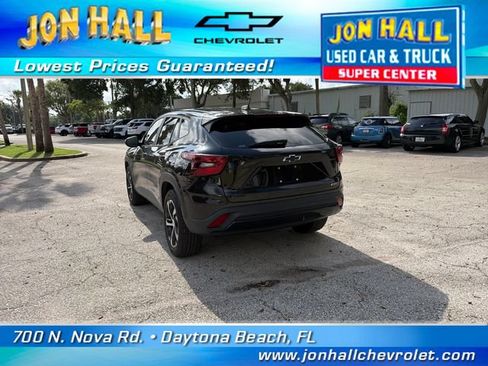 Used 2024 Chevrolet Trax RS w/ Sunroof Package FWD image 9