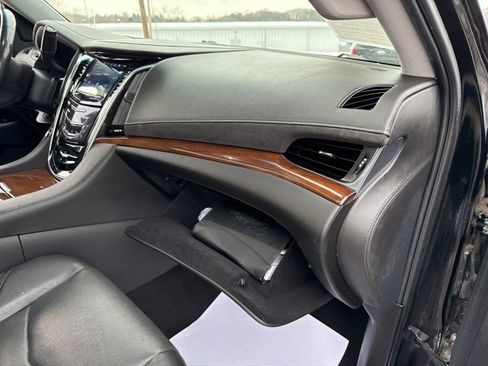 Used 2019 Cadillac Escalade ESV Premium Luxury image 50