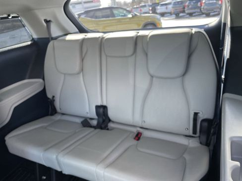 Certified 2025 Kia Carnival SX image 23