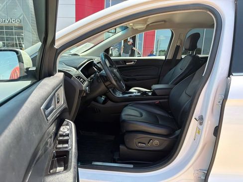 Used 2018 Ford Edge Titanium w/ Technology Package AWD/4WD image 14