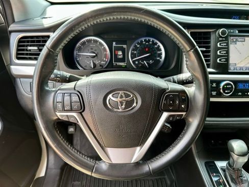Used 2019 Toyota Highlander SE image 34