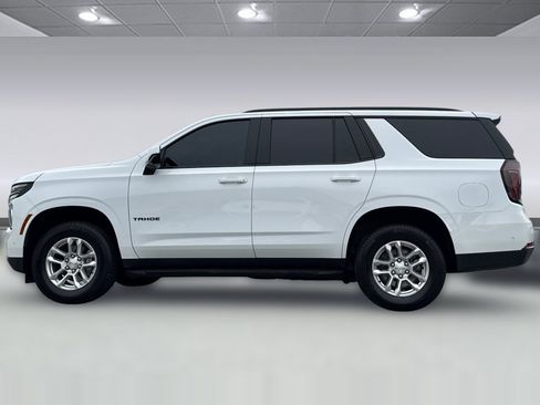 Used 2025 Chevrolet Tahoe LS RWD image 2