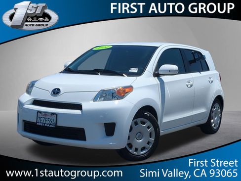 Used 2014 Scion xD FWD image 1