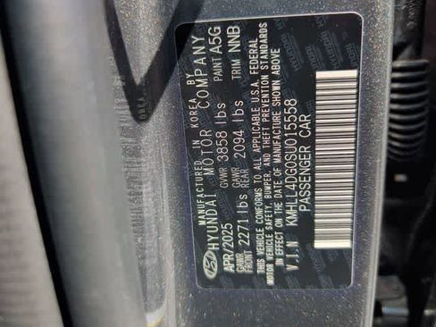 Used 2025 Hyundai Elantra SE image 30