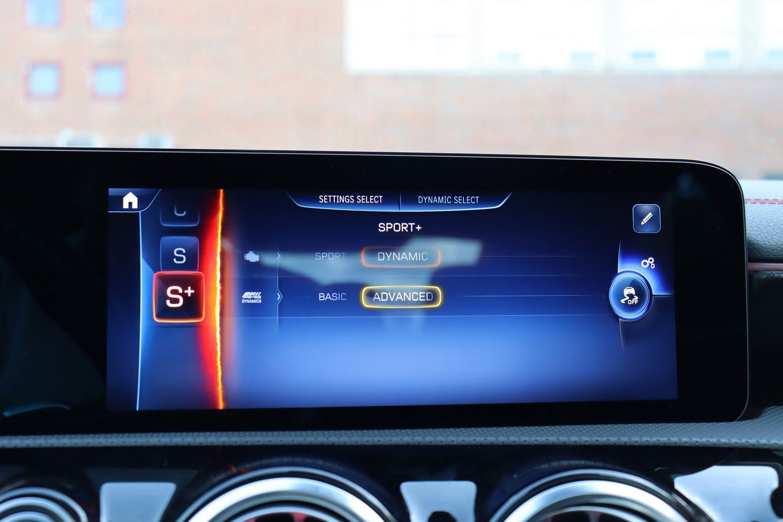 Used 2025 Mercedes-Benz CLA 35 AMG 4MATIC image 28