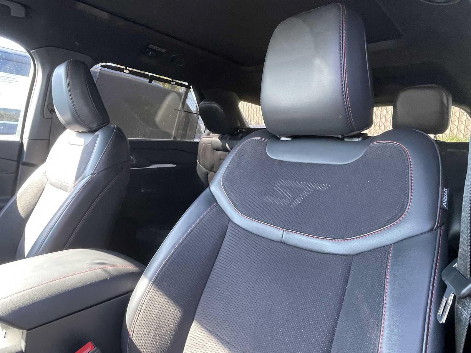 Used 2025 Ford Explorer ST AWD/4WD image 9
