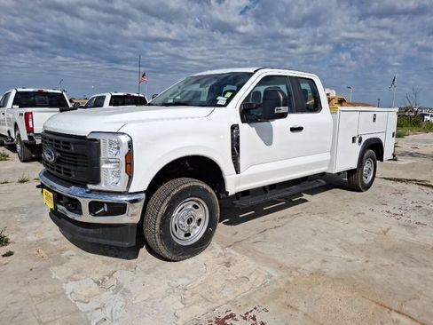 Used 2024 Ford F350 XL w/ Snow Plow Prep Package image 3