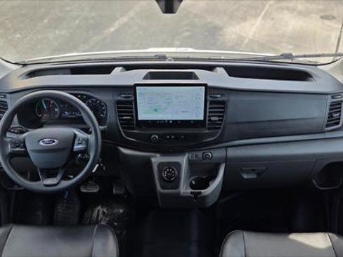 Used 2022 Ford E-Transit Medium Roof image 18