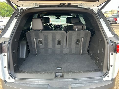 Used 2023 Chevrolet Traverse RS FWD image 11