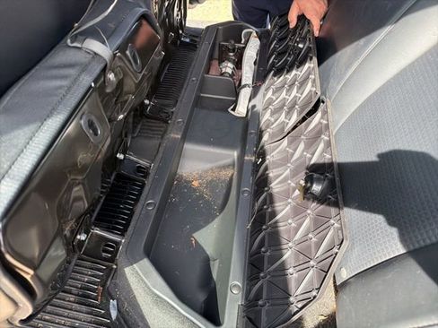 Used 2018 Toyota Tacoma TRD Off-Road image 14