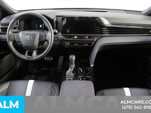 Used 2025 Toyota Camry SE image 23
