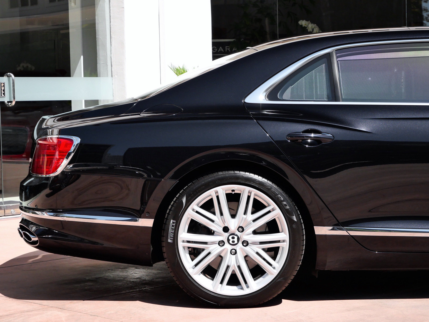 Used 2023 Bentley Flying Spur Plug-In Hybrid AWD/4WD image 10