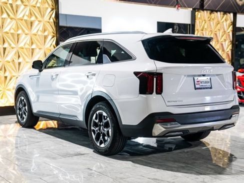 Used 2024 Kia Sorento S FWD image 6