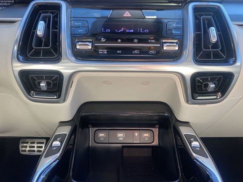 Certified 2024 Kia Sorento SX Prestige image 11