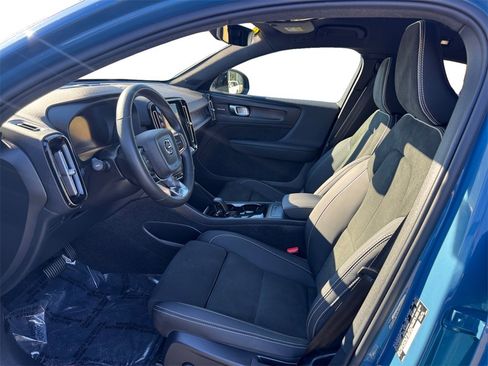 Certified 2023 Volvo C40 P8 Recharge Ultimate image 11