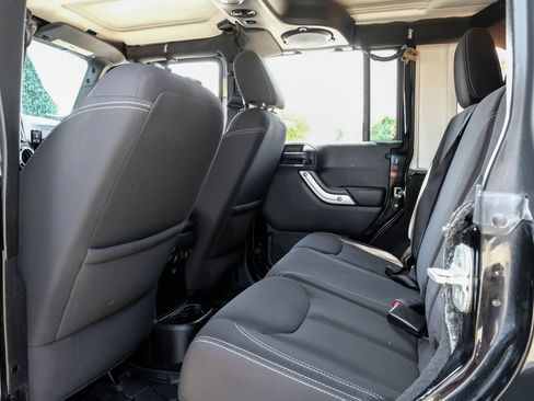 Used 2013 Jeep Wrangler Unlimited Rubicon w/ Connectivity Group AWD/4WD image 42