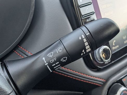 New 2025 Nissan Versa SR w/ Trunk Package FWD image 22