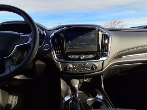 Used 2023 Chevrolet Traverse LT image 18
