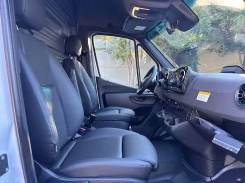 New 2025 Mercedes-Benz Sprinter 2500 image 10