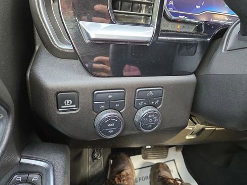 Used 2025 Chevrolet Silverado 3500 LT w/ Convenience Package image 21