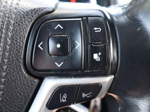 Used 2017 Toyota Highlander Plus w/ Carpet Mat Package AWD/4WD image 32