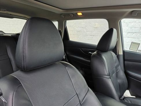 Used 2016 Nissan Rogue SL w/ SL Premium Package FWD image 13