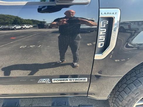 Used 2017 Ford F250 Lariat w/ Lariat Value Package AWD/4WD image 14