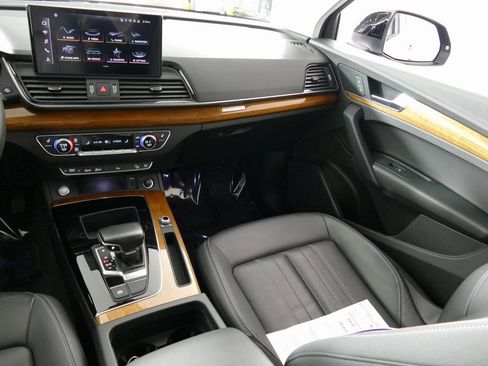Used 2022 Audi Q5 2.0T Premium w/ Convenience Package image 27
