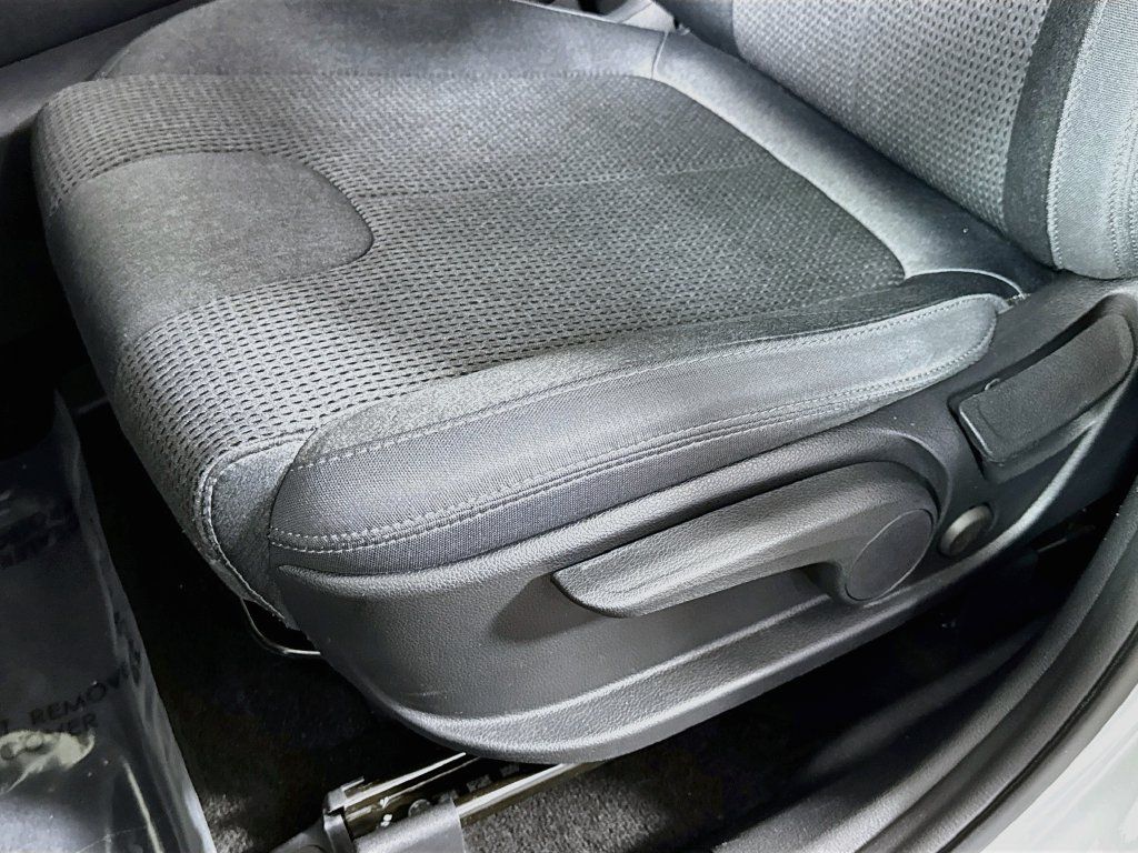 Used 2020 Hyundai Santa Fe SE AWD/4WD image 15