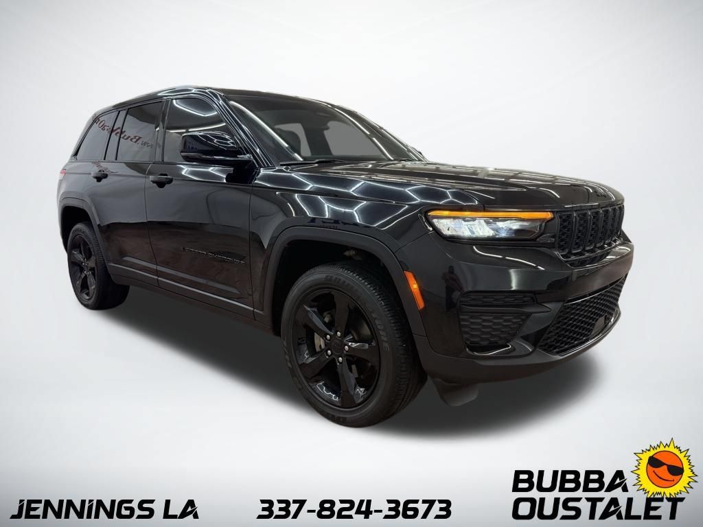 Used 2023 Jeep Grand Cherokee Altitude AWD/4WD image 7
