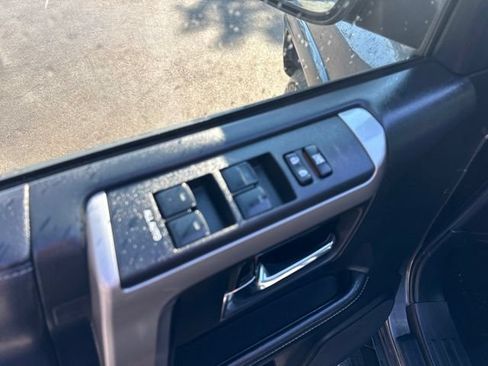 Used 2018 Toyota 4Runner SR5 Premium AWD/4WD image 8