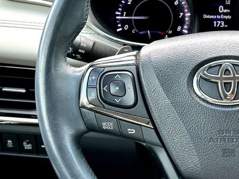 Used 2016 Toyota Avalon Limited w/ Toyota Safety Sense Package FWD image 22