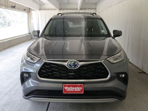 Used 2024 Toyota Highlander Platinum AWD/4WD image 4