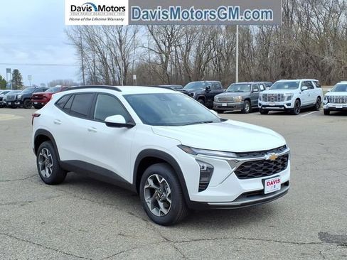 New 2026 Chevrolet Trax LT w/ LT Convenience Package FWD image 1
