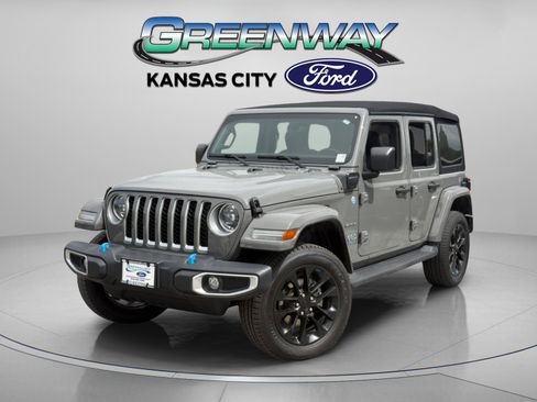 Used 2023 Jeep Wrangler Unlimited Sahara w/ Cold Weather Group AWD/4WD image 3