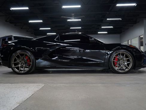 Used 2022 Chevrolet Corvette Stingray Convertible w/ Z51 Performance Package RWD image 5