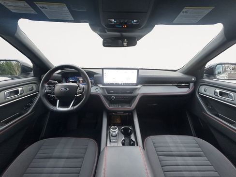 Used 2025 Ford Explorer ST-Line w/ ST-Line Street Pack image 13