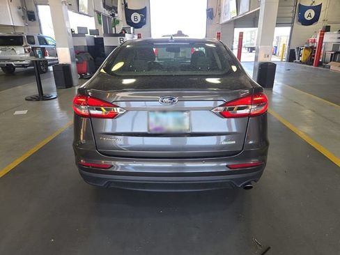 Used 2019 Ford Fusion SE FWD image 4